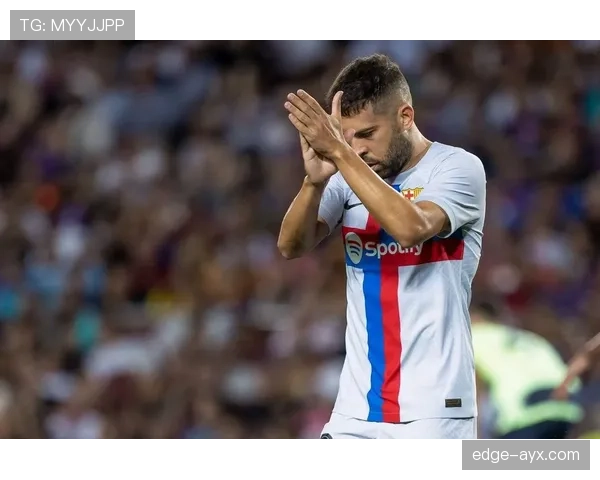 巴尔德与阿尔巴本赛季边路表现对比：年轻新星状态回暖，老将发挥稳定