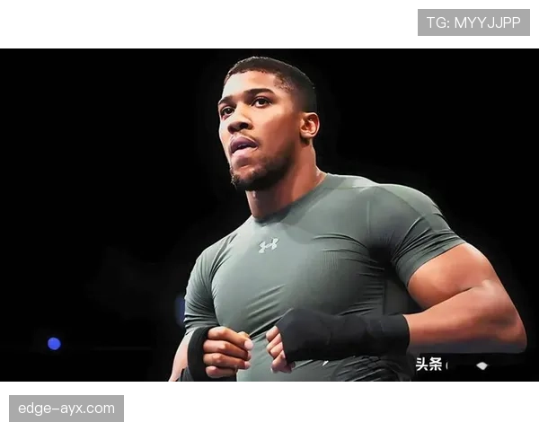 安东尼·约书亚穿着百万定制西装去超市买菜，居然被邻居认错了…